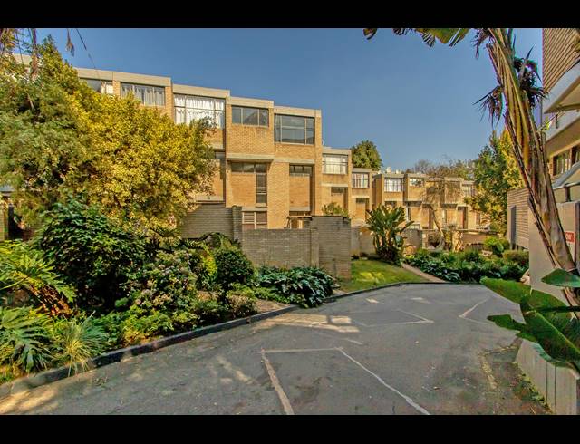 1 BEDROOM APARTMENT FOR SALE IN THE GARDENS